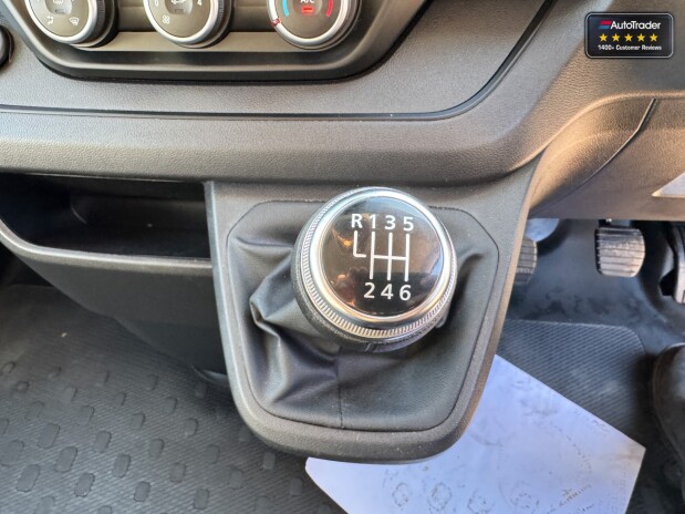 Renault Trafic SWB L1H1 [SOLD CM] Low Roof Sl28 Business Plus Air Con Sensors EURO 6 31