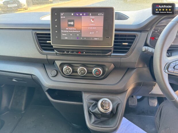 Renault Trafic SWB L1H1 [SOLD CM] Low Roof Sl28 Business Plus Air Con Sensors EURO 6 32