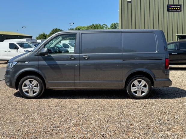 Volkswagen Transporter AUTO SWB L1H1 T30 204Bhp Tdi Highline Air Con Camera Sensors EURO 6 NO VAT 11