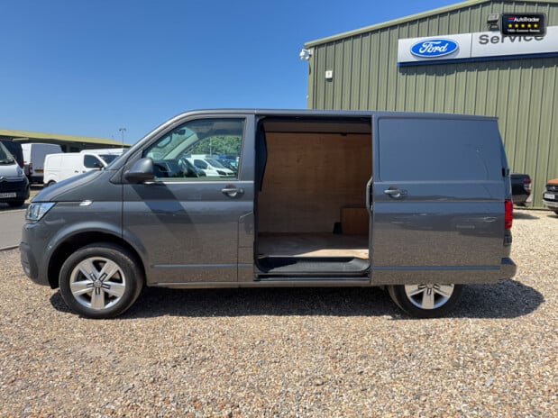 Volkswagen Transporter AUTO SWB L1H1 T30 204Bhp Tdi Highline Air Con Camera Sensors EURO 6 NO VAT 12