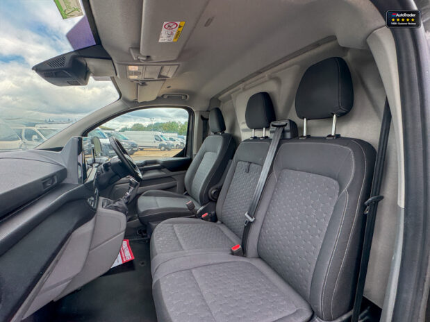 Ford Transit Custom SWB L1H1 [SOLD KH] 300 Limited Air Con Alloys Sensors EURO 6 13