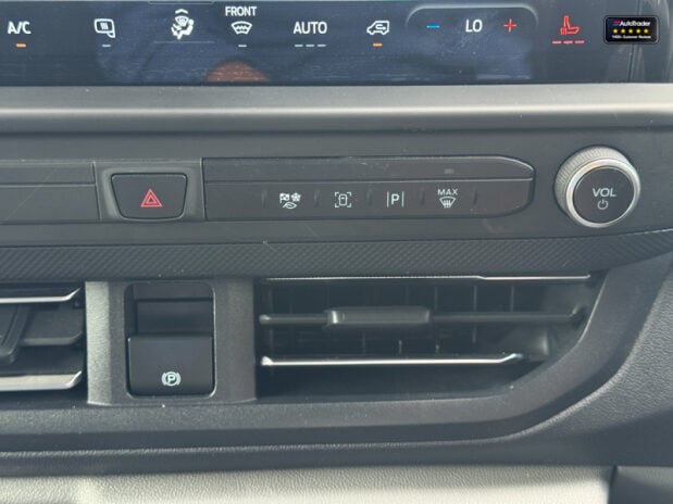 Ford Transit Custom SWB L1H1 [SOLD KH] 300 Limited Air Con Alloys Sensors EURO 6 42