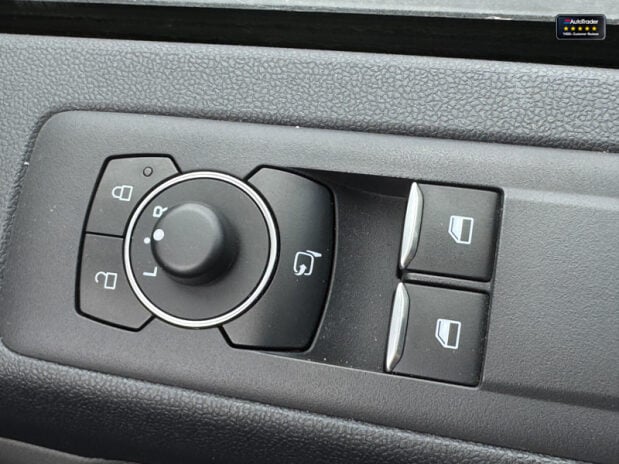 Ford Transit Custom SWB L1H1 [SOLD KH] 300 Limited Air Con Alloys Sensors EURO 6 22