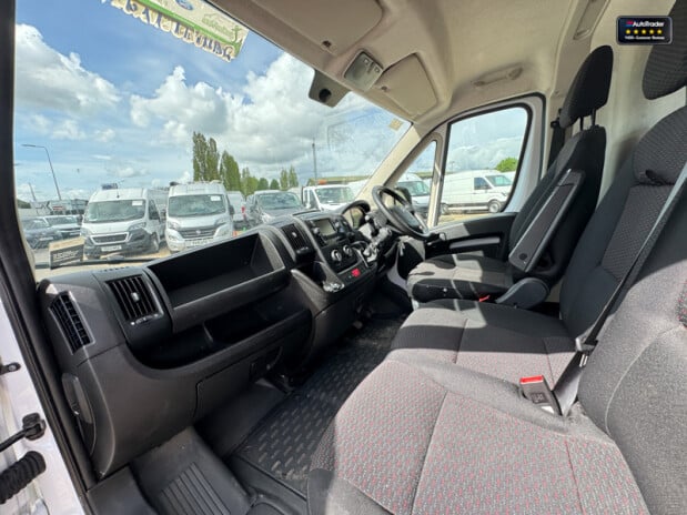 Citroen Relay MWB L2H2 Medium Roof 35 Enterprise Air Con Cruise Navigation EURO 6 12