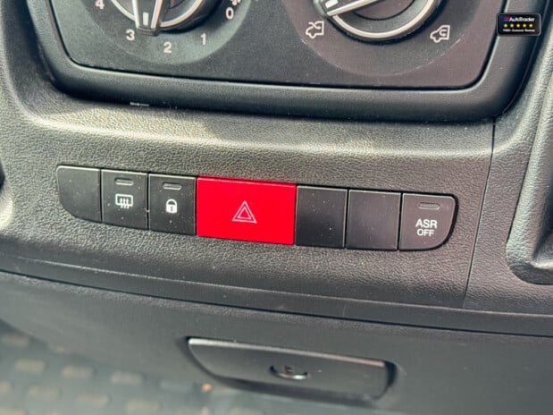 Citroen Relay MWB L2H2 Medium Roof 35 Enterprise Air Con Cruise Navigation EURO 6 32