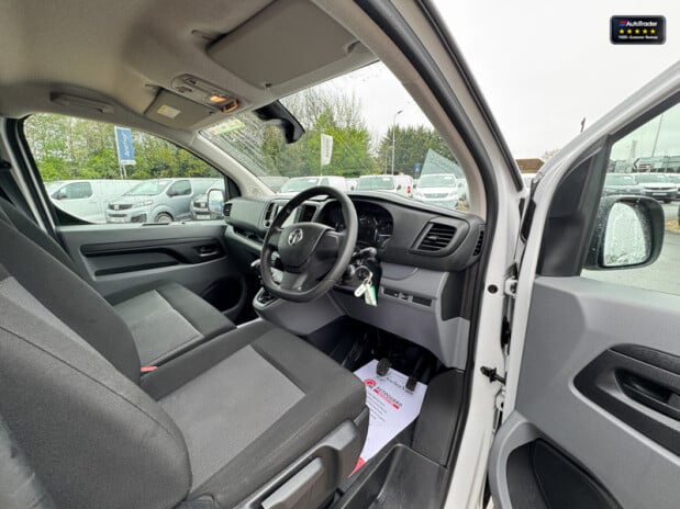 Vauxhall Vivaro LWB L2H1 F2900 Dynamic Twin Side Door EURO 6 NO VAT 14