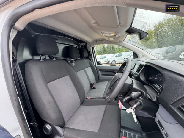 Vauxhall Vivaro LWB L2H1 F2900 Dynamic Twin Side Door EURO 6 NO VAT 15