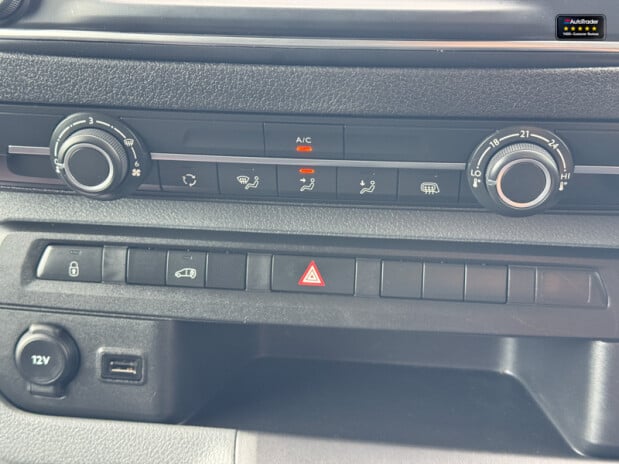 Vauxhall Vivaro LWB L2H1 F2900 Dynamic Twin Side Door EURO 6 NO VAT 31