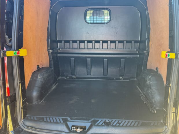 Ford Transit Custom Crew Cab SWB L1H1 320 Limited Alloys Camera Sensors EURO 6 10
