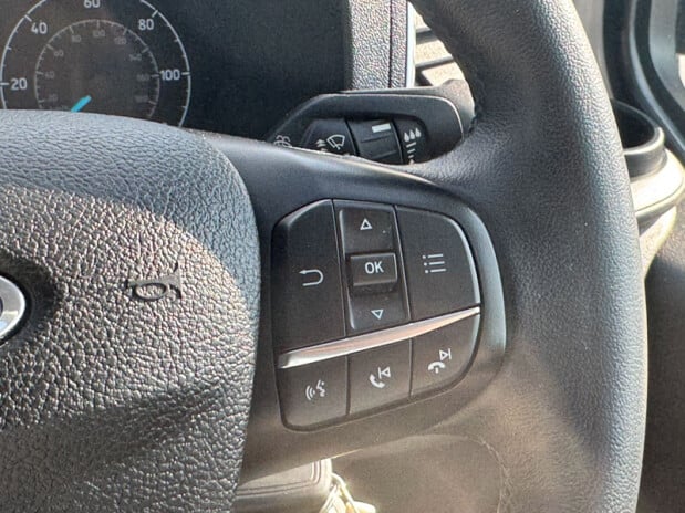 Ford Transit Custom AUTO Crew Cab SWB L1H1 300 Limited Air Con Cam Sensors EURO 6 NO VAT 13