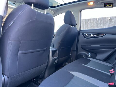 Nissan Qashqai (Sold) 1.3 DIG-T N-Connecta SUV 5dr Petrol Manual Euro 6 (s/s) (140 ps)[Tad 14