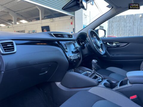 Nissan Qashqai (Sold) 1.3 DIG-T N-Connecta SUV 5dr Petrol Manual Euro 6 (s/s) (140 ps)[Tad 16