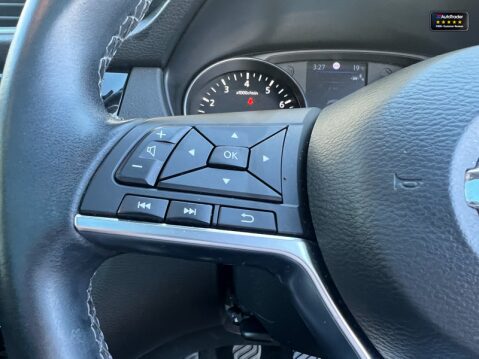 Nissan Qashqai (Sold) 1.3 DIG-T N-Connecta SUV 5dr Petrol Manual Euro 6 (s/s) (140 ps)[Tad 20