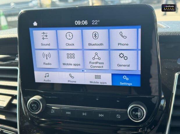 Ford Transit Custom Crew Cab SWB L1H1 300 Limited Air Con Camera Sensors EURO 6 NO VAT 32