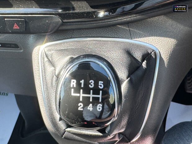 Ford Transit Custom Crew Cab SWB L1H1 300 Limited Air Con Camera Sensors EURO 6 NO VAT 36