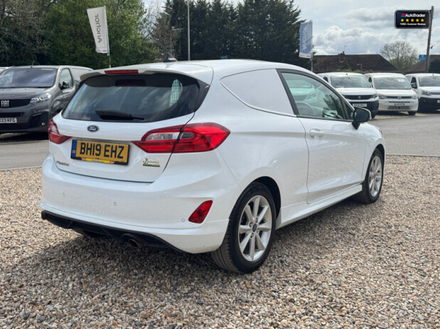 Ford Fiesta SWB L1H1 Low Roof Sport Air Con Alloys Sensors EURO 6 6
