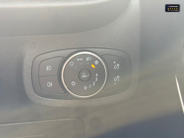 Ford Fiesta SWB L1H1 Low Roof Sport Air Con Alloys Sensors EURO 6 38