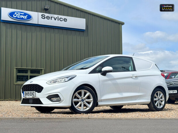 Ford Fiesta SWB L1H1 Low Roof Sport Air Con Alloys Sensors EURO 6 1