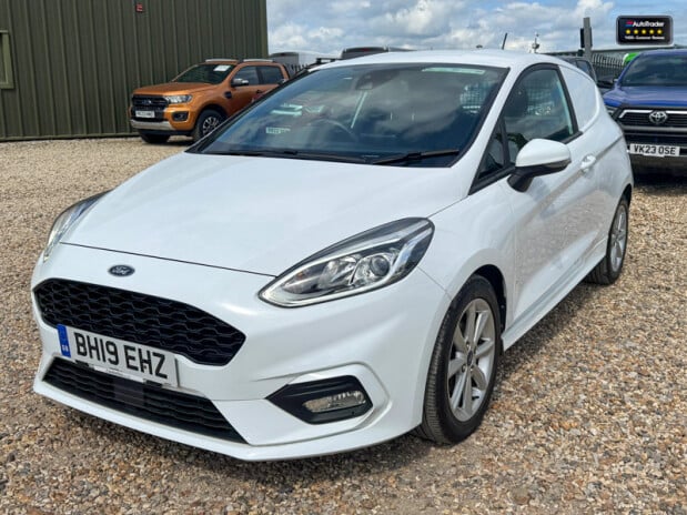 Ford Fiesta SWB L1H1 Low Roof Sport Air Con Alloys Sensors EURO 6 2