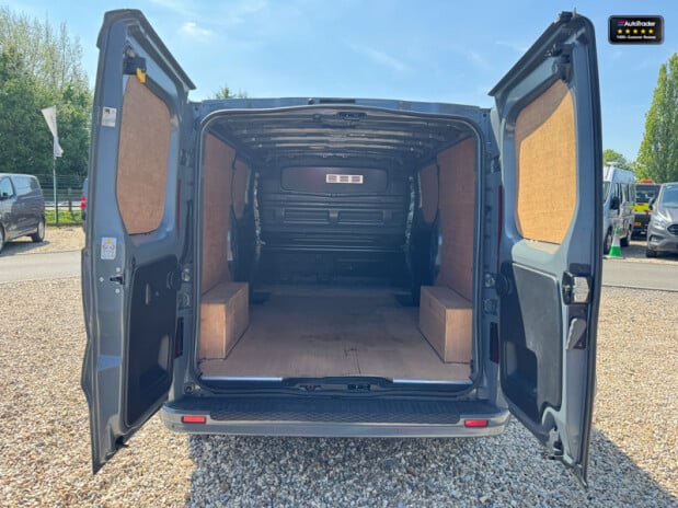 Renault Trafic LWB L2H1 Black Edition Energy Air Con Cam Nav EURO 6 NO VAT 8