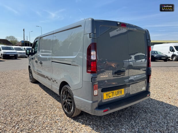 Renault Trafic LWB L2H1 Black Edition Energy Air Con Cam Nav EURO 6 NO VAT 10