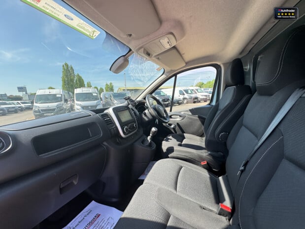 Renault Trafic LWB L2H1 Black Edition Energy Air Con Cam Nav EURO 6 NO VAT 12