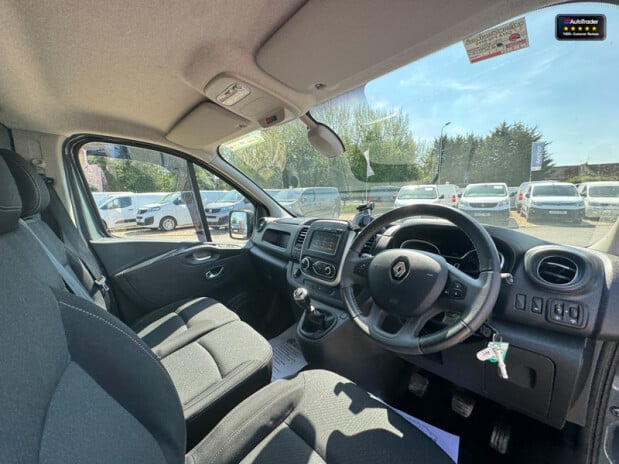 Renault Trafic LWB L2H1 Black Edition Energy Air Con Cam Nav EURO 6 NO VAT 14