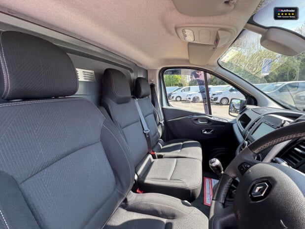 Renault Trafic LWB L2H1 Black Edition Energy Air Con Cam Nav EURO 6 NO VAT 15