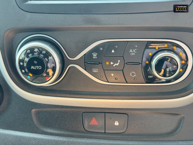 Renault Trafic LWB L2H1 Black Edition Energy Air Con Cam Nav EURO 6 NO VAT 38