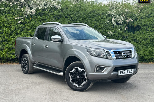 Nissan Navara AUTO Crew Cab 4X4 Tekna Alloys Air Con 190PS Cruise EURO 6 NO VAT