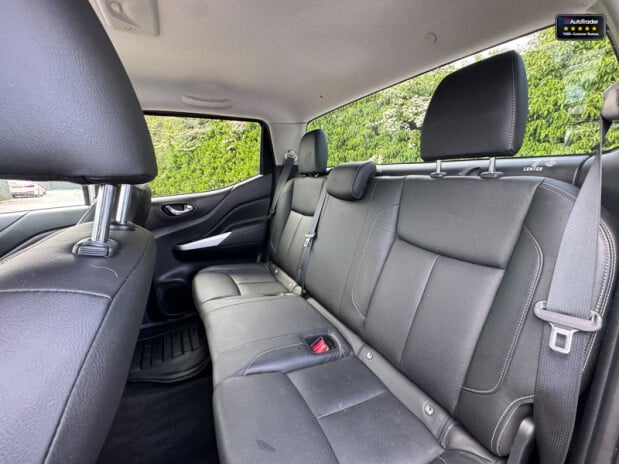 Nissan Navara AUTO Crew Cab 4X4 Tekna Alloys Air Con 190PS Cruise EURO 6 NO VAT 10