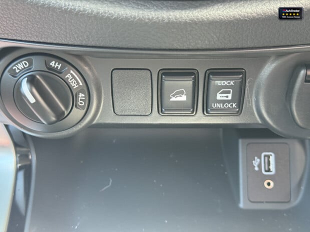 Nissan Navara AUTO Crew Cab 4X4 Tekna Alloys Air Con 190PS Cruise EURO 6 NO VAT 35