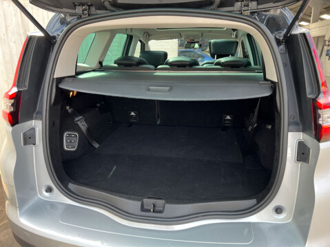 Renault Grand Scenic 1.6 dCi Signature Nav MPV 5dr Diesel EDC Euro 6 (s/s) (160 ps)[Tadley] 9