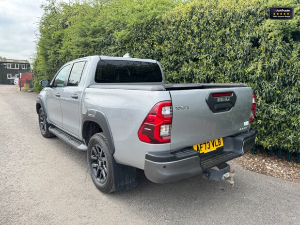 Toyota Hilux Crew Cab AUTO 4X4 Invincible X 4WD Air Con Cam Nav EURO 6 NO VAT 6
