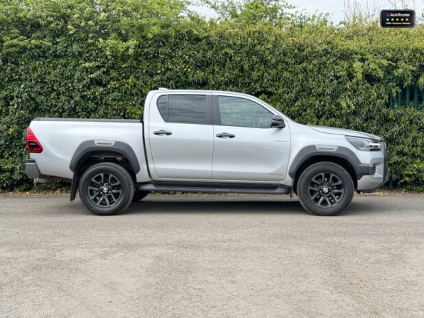 Toyota Hilux Crew Cab AUTO 4X4 Invincible X 4WD Air Con Cam Nav EURO 6 NO VAT 4