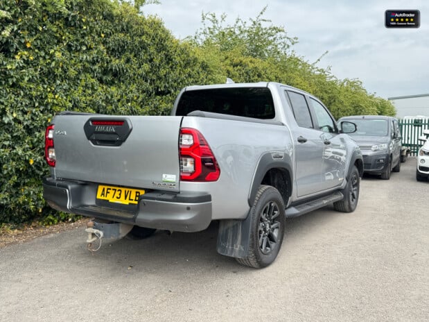 Toyota Hilux Crew Cab AUTO 4X4 Invincible X 4WD Air Con Cam Nav EURO 6 NO VAT 3