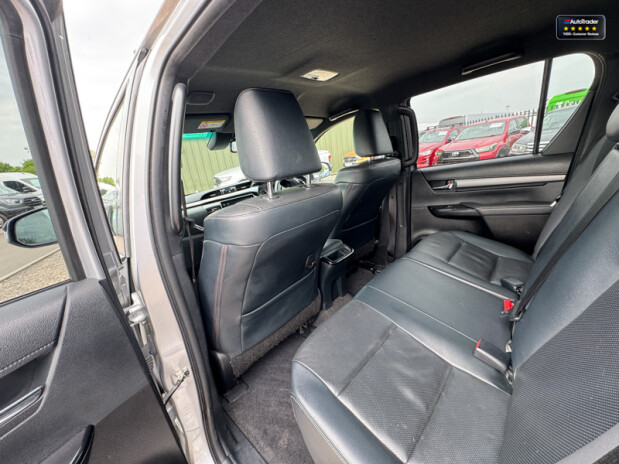 Toyota Hilux Crew Cab AUTO 4X4 Invincible X 4WD Air Con Cam Nav EURO 6 NO VAT 14