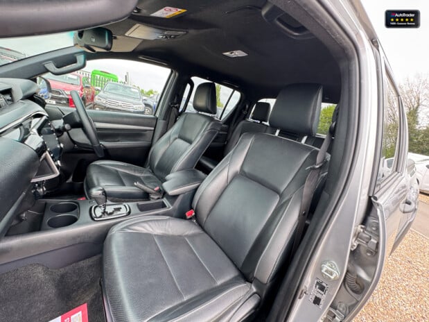 Toyota Hilux Crew Cab AUTO 4X4 Invincible X 4WD Air Con Cam Nav EURO 6 NO VAT 17