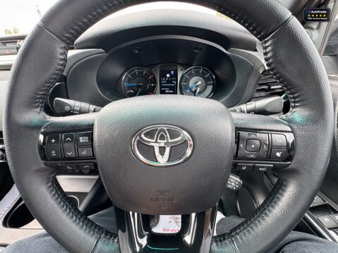 Toyota Hilux Crew Cab AUTO 4X4 Invincible X 4WD Air Con Cam Nav EURO 6 NO VAT 18