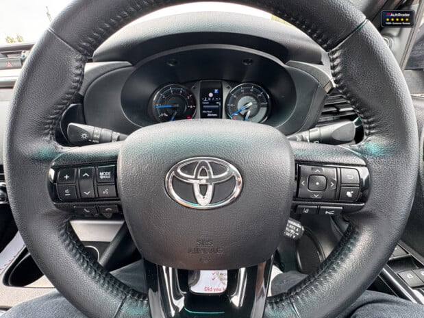Toyota Hilux Crew Cab AUTO 4X4 Invincible X 4WD Air Con Cam Nav EURO 6 NO VAT 18