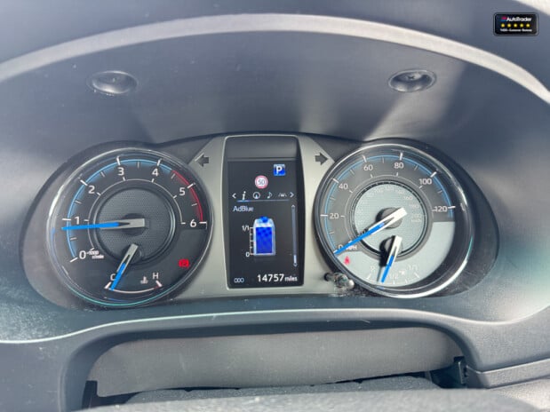 Toyota Hilux Crew Cab AUTO 4X4 Invincible X 4WD Air Con Cam Nav EURO 6 NO VAT 28