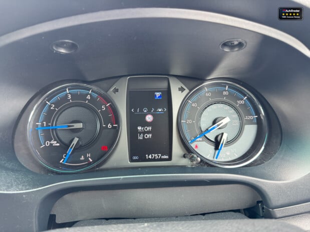 Toyota Hilux Crew Cab AUTO 4X4 Invincible X 4WD Air Con Cam Nav EURO 6 NO VAT 31
