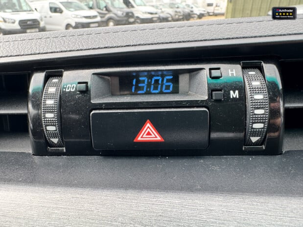 Toyota Hilux Crew Cab AUTO 4X4 Invincible X 4WD Air Con Cam Nav EURO 6 NO VAT 32
