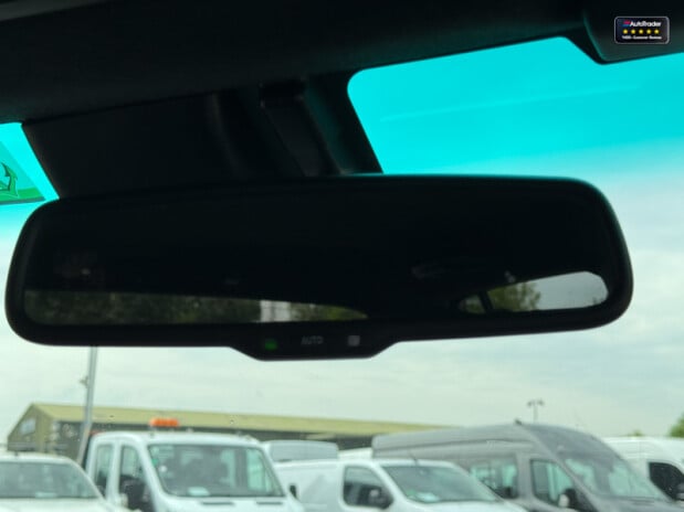 Toyota Hilux Crew Cab AUTO 4X4 Invincible X 4WD Air Con Cam Nav EURO 6 NO VAT 33