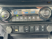 Toyota Hilux Crew Cab AUTO 4X4 Invincible X 4WD Air Con Cam Nav EURO 6 NO VAT 44