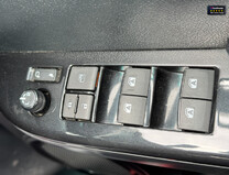 Toyota Hilux Crew Cab AUTO 4X4 Invincible X 4WD Air Con Cam Nav EURO 6 NO VAT 45