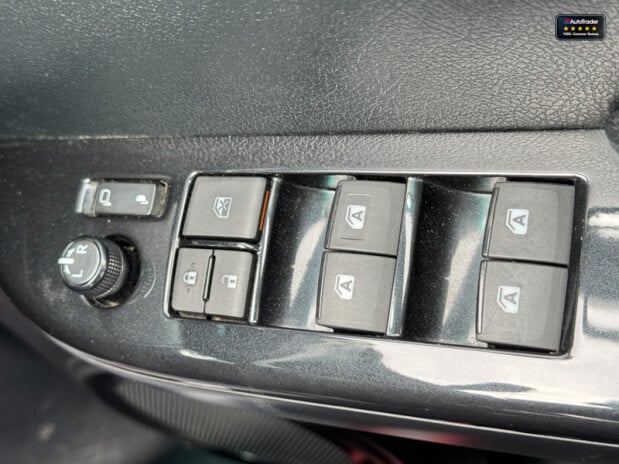 Toyota Hilux Crew Cab AUTO 4X4 Invincible X 4WD Air Con Cam Nav EURO 6 NO VAT 45