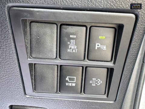 Toyota Hilux Crew Cab AUTO 4X4 Invincible X 4WD Air Con Cam Nav EURO 6 NO VAT 46