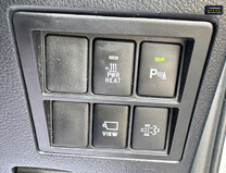 Toyota Hilux Crew Cab AUTO 4X4 Invincible X 4WD Air Con Cam Nav EURO 6 NO VAT 46