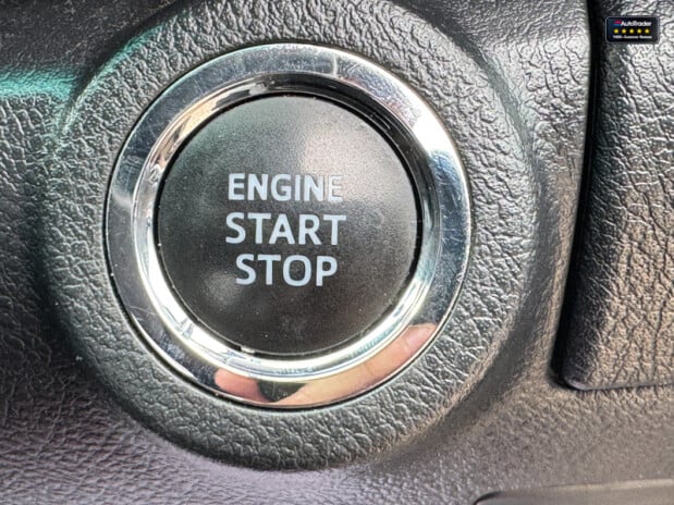 Toyota Hilux Crew Cab AUTO 4X4 Invincible X 4WD Air Con Cam Nav EURO 6 NO VAT 48